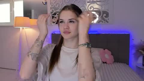 LuisaClover online show from June 25, 12:32 pm