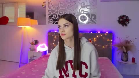 LuisaClover online show from December 14, 1:17 pm