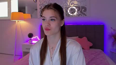 LuisaClover online show from April 28, 12:31 pm