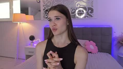 LuisaClover online show from June 26, 1:05 pm