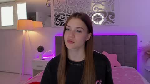LuisaClover online show from June 22, 12:12 pm