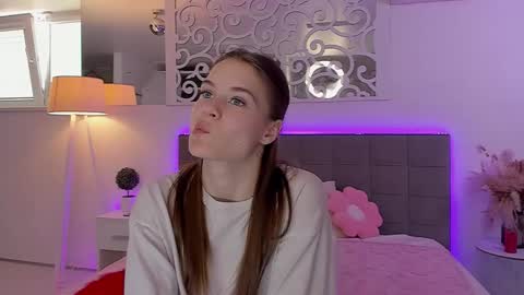 LuisaClover online show from June 5, 12:21 pm