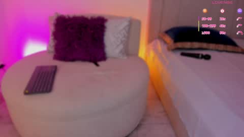 L U I S A online show from April 30, 9:08 pm
