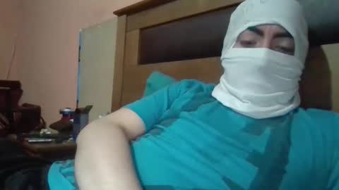 luisfvc online show from February 18, 5:07 am