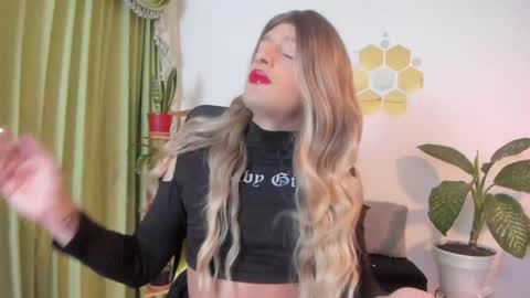 Luka Castillo online show from April 24, 5:42 am