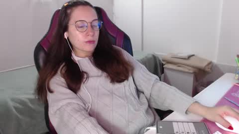 Snapshot of lula_05 chatting on January 3, 2:54 am Vicky online show from January 3, 2:54 am