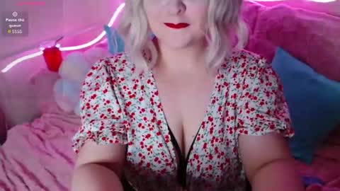 lulovia online show from July 25, 11:02 pm