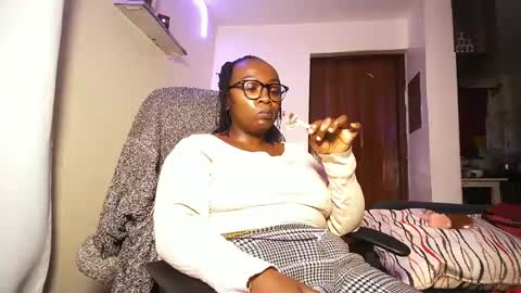 lulu_sparks1 online show from July 5, 12:01 pm