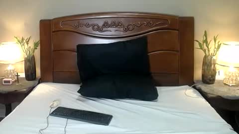 lulu_wild online show from November 17, 12:19 pm