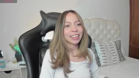 luluuberry online show from March 15, 6:33 pm