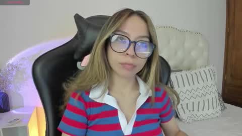 luluuberry online show from March 17, 8:03 pm