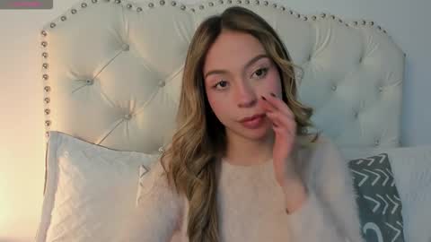 luluuberry online show from March 21, 6:34 pm