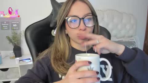 luluuberry online show from March 16, 8:02 pm