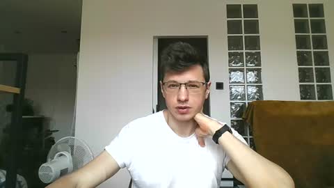 Andrew independent model 2000-0000 CET daily online show from July 3, 10:42 am