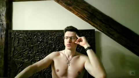 Andrew independent model 2000-0000 CET daily online show from April 30, 9:30 pm