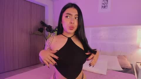 lummii_ online show from June 22, 6:59 pm