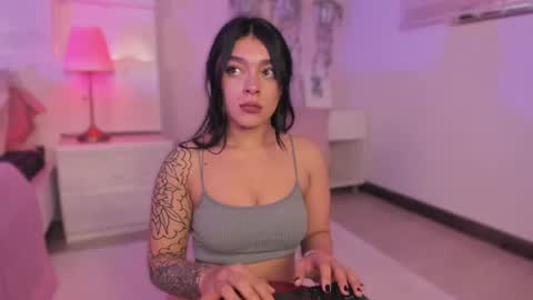 lummii_ online show from June 19, 9:10 pm