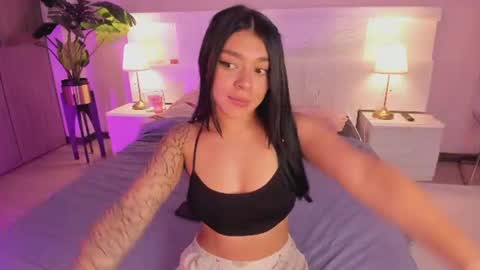 lummii_ online show from July 21, 7:05 pm