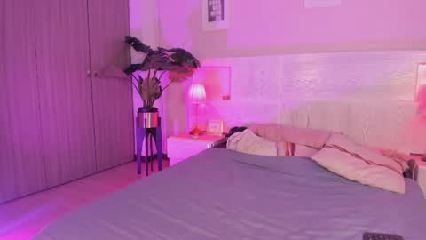 lummii_ online show from July 13, 7:06 pm