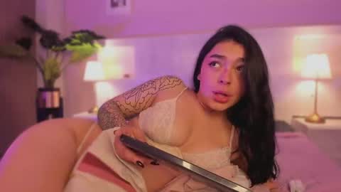 lummii_ online show from June 24, 8:49 pm