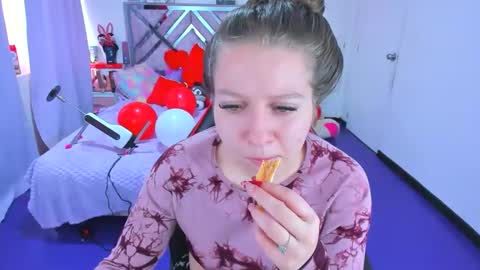 luna_analya online show from February 14, 5:26 pm