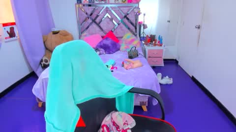 luna_analya online show from May 2, 6:57 pm