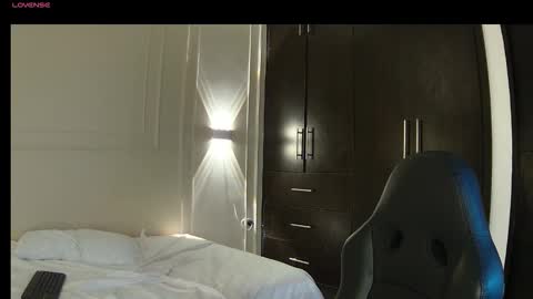 luna and banji online show from November 12, 4:04 am