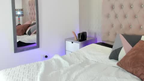 Luna And Titan  online show from March 16, 5:44 am