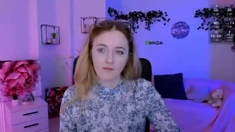 luna_berryy online show from July 11, 6:44 pm