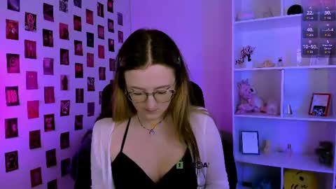 luna_berryy online show from July 21, 6:54 pm