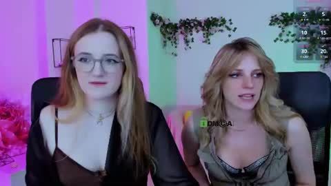 luna_berryy online show from June 22, 6:59 pm