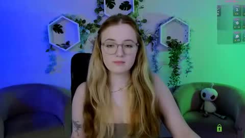 luna_berryy online show from July 3, 6:56 pm