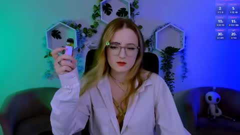 luna_berryy online show from June 16, 7:18 pm