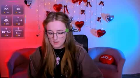 luna_berryy online show from February 28, 8:35 pm