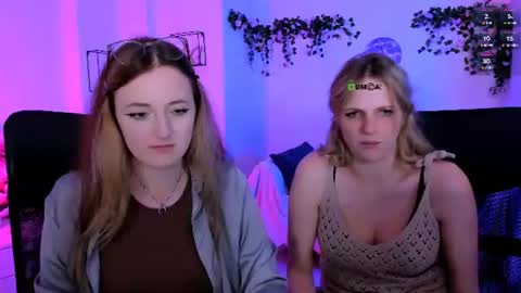 luna_berryy online show from July 24, 7:00 pm