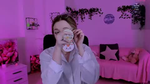 luna_berryy online show from July 22, 7:05 pm