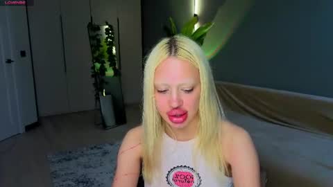 luna_beverly online show from June 14, 2:24 am