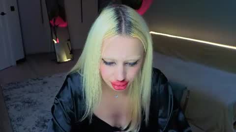 luna_beverly online show from July 2, 10:04 pm