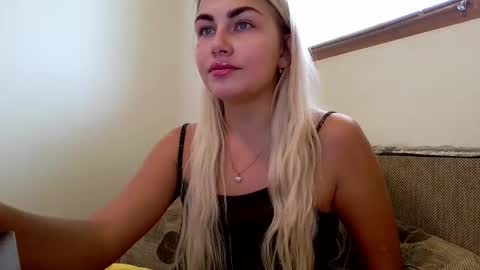 Snapshot of luna_blazer chatting on October 12, 1:04 pm luna_blazer online show from October 12, 1:04 pm