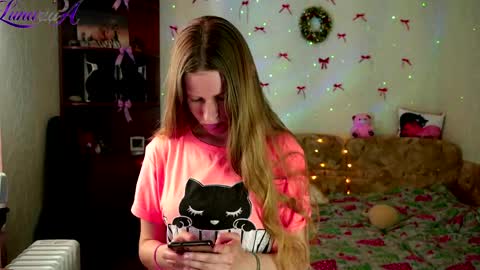 luna_evan online show from April 30, 8:41 am