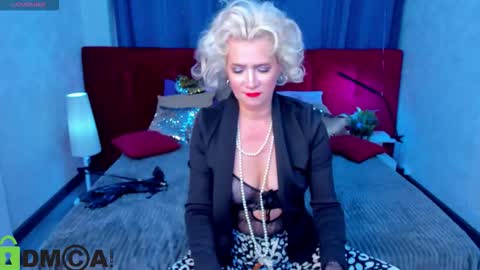 luna_lew1s online show from November 20, 10:03 am