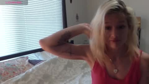 luna_luvgood online show from October 27, 1:33 pm