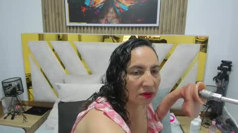 luna_naughty1 online show from June 30, 6:39 pm