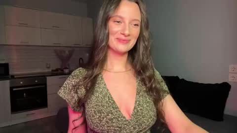 luna_raee online show from November 11, 1:13 pm