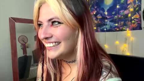 Snapshot of luna_rayy chatting on October 24, 6:47 am luna_rayy online show from October 24, 6:47 am