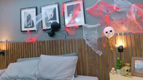 LUNA  online show from October 25, 3:23 pm