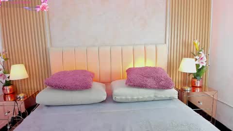 Luna Taylors online show from March 17, 11:04 am