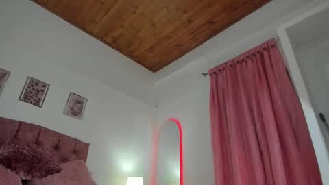 luna_velveth1 online show from February 1, 1:02 am