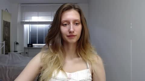 L U N A  online show from September 19, 5:44 am