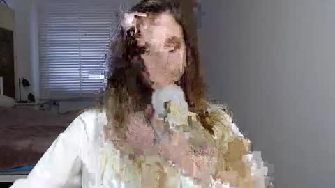 L U N A  online show from October 6, 5:25 am